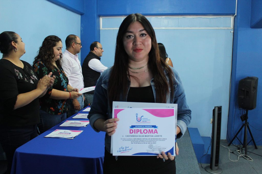 Ceremonia de entrega de diplomas a nuestras y nuestro estudiante que ...