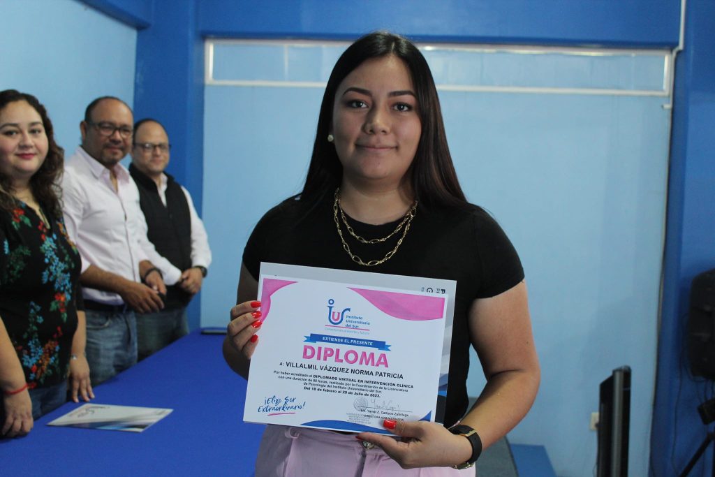 Ceremonia de entrega de diplomas a nuestras y nuestro estudiante que ...