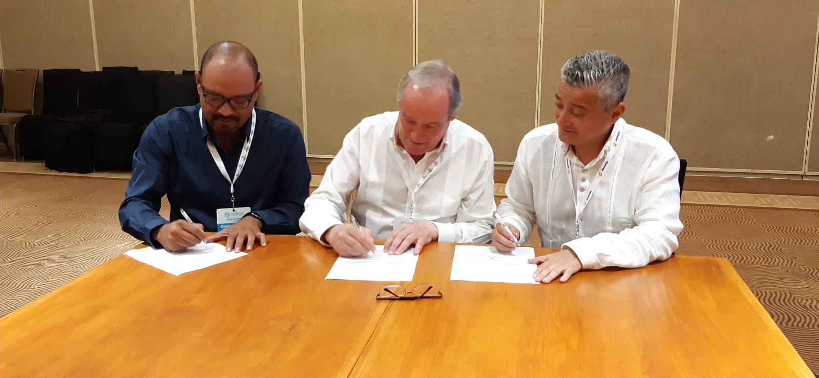 Firma de Convenio de Colaboración entre IUS y Mi Gasolinera | INSTITUTO ...