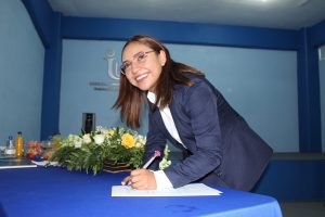 Defensa de Tesis para obtener el título de Licenciada en trabajo social.