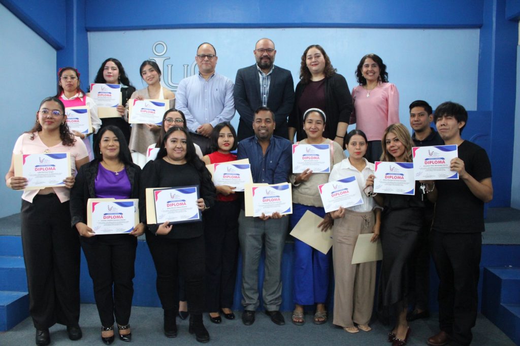 Entrega de diplomas  del Diplomado en Intervención Clínica. - Imagen principal